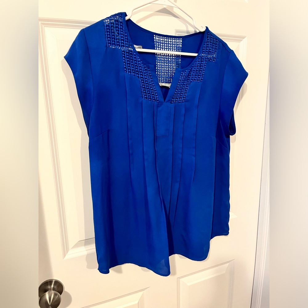 Daniel Rainn - Lace Detail Split Neck Blouse